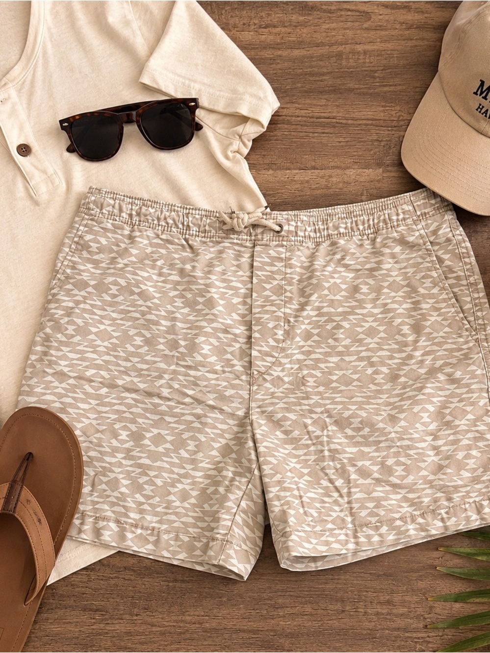 American Eagle Men’s Printed Shorts – Size Large – 6.5” Inseam